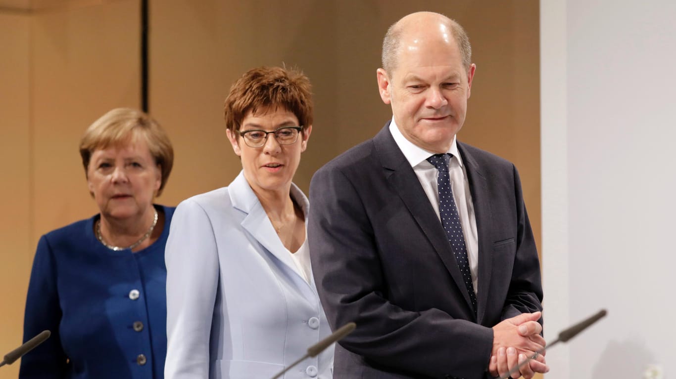 Angela Merkel, Bundeskanzlerin, CDU, Annegret Kramp-Karrenbauer, Bundesministerin der Verteidigung, CDU, und Olaf Schol