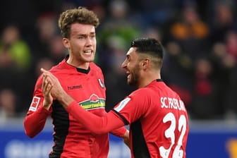 Luca Waldschmidt (l) vom SC Freiburg kann sich vorstellen, in Zukunft für den SC Freiburg zu spielen.