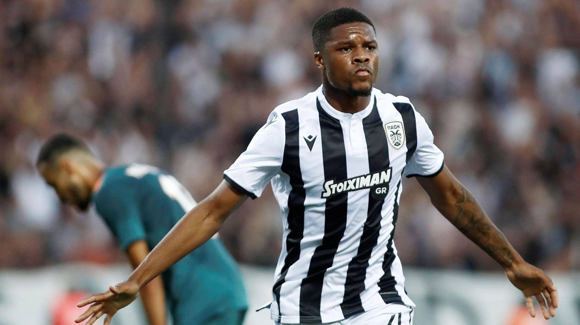 Chuba Akpom bei einem Spiel für PAOK Saloniki: Gerüchte, wonach er nach Köln wechseln könnte, sind aufgekommen.