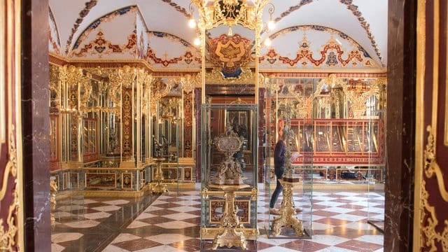 Das Juwelenzimmer im Historischen Grünen Gewölbe im Dresdner Schloss der Staatlichen Kunstsammlungen Dresden (SKD). Das Juwelenzimmer im Historischen Grünen Gewölbe im Dresdner Schloss der Staatlichen Kunstsammlungen Dresden (SKD).