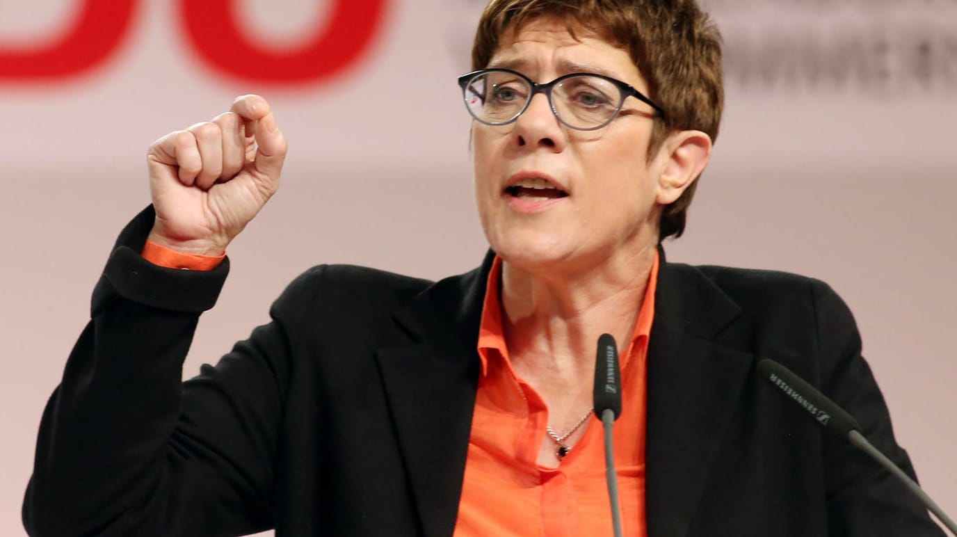 CDU-Chefin Annegret Kramp-Karrenbauer: "Eine Linksverschiebung der SPD kann auf keinen Fall eine Linksverschiebung der Koalition bedeuten".