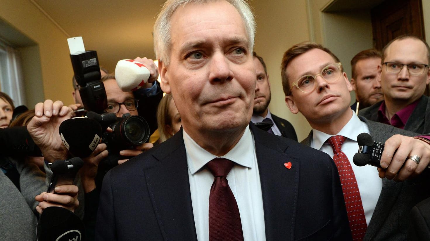 Antti Rinne: Der bisherige Ministerpräsident von Finnland will nach Medienberichten zurücktreten, um ein Fortbestehen seiner Regierungskoalition zu sichern. Antti Rinne: Der bisherige Ministerpräsident von Finnland will nach Medienberichten zurücktreten, um ein Fortbestehen seiner Regierungskoalition zu sichern.
