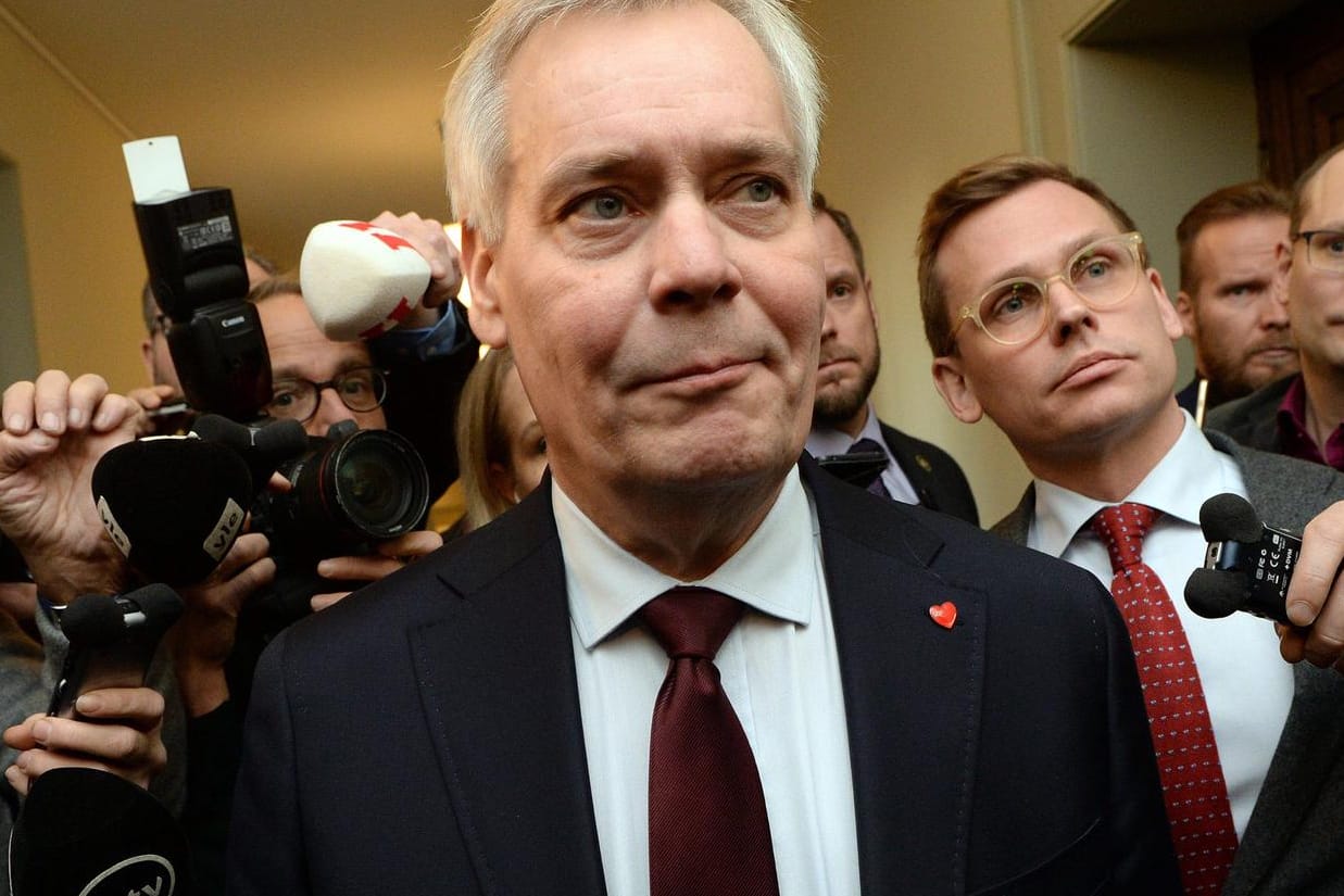 Antti Rinne: Der bisherige Ministerpräsident von Finnland will nach Medienberichten zurücktreten, um ein Fortbestehen seiner Regierungskoalition zu sichern.