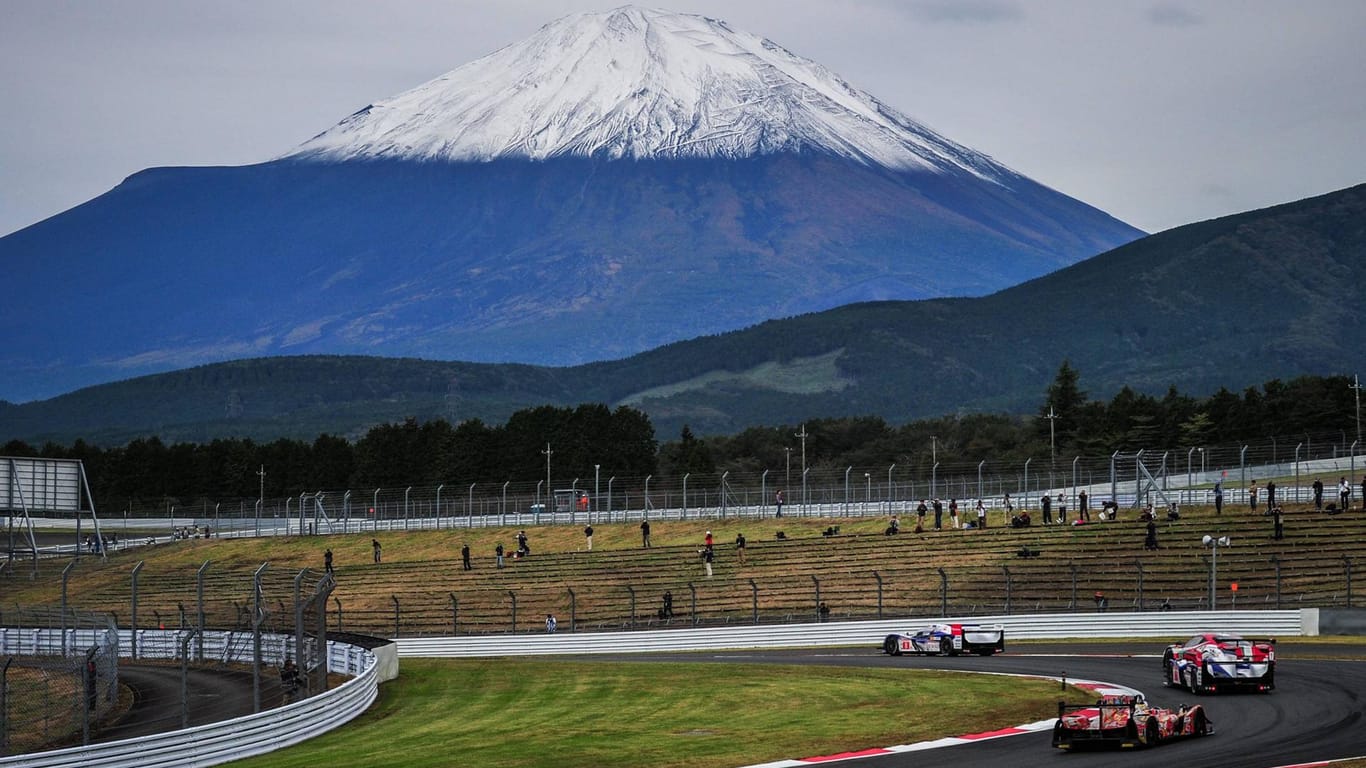 Auf dem Fuji International Speedway wurden bereits Formel-1-Rennen ausgetragen. 2020 ist die Strecke am Fuße des Mount Fuji der Zielpunkt des Olympischen Straßenradrennens.