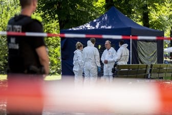 Spurensicherung am Tatort in Berlin-Moabit im August.