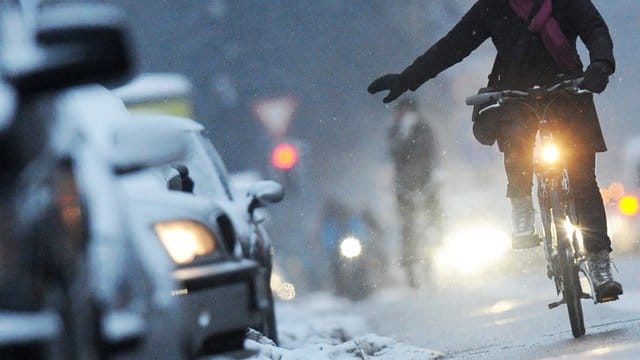 Winterfrust: Teils rutschige Wege machen das Radlerleben im Straßenverkehr noch gefährlicher. Winterfrust: Teils rutschige Wege machen das Radlerleben im Straßenverkehr noch gefährlicher.