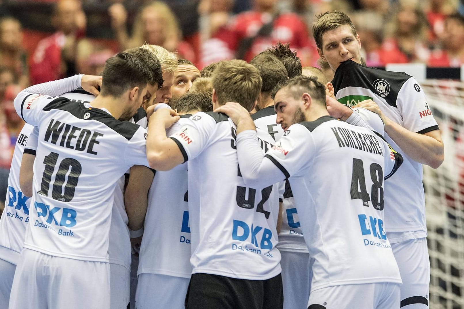 Die DHB-Spieler bei der vergangenen WM: Das Team tritt nun mit veränderter Mannschaft bei der EM an.