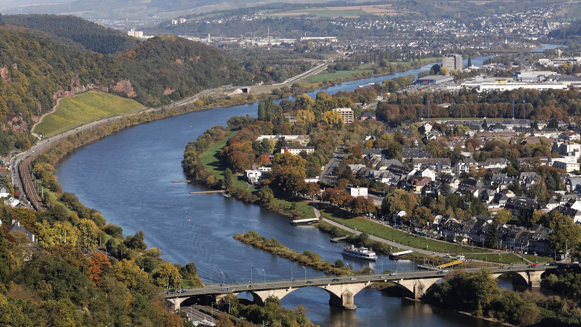 Das Moseltal bei Trier: In der Gegend stieß eine Tochter ihre Mutter einen Abhang hinab.