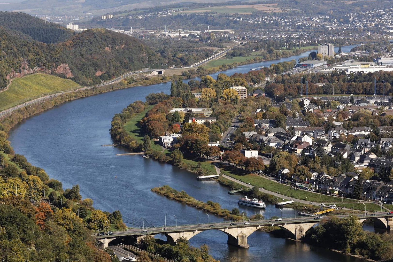 Das Moseltal bei Trier: In der Gegend stieß eine Tochter ihre Mutter einen Abhang hinab.