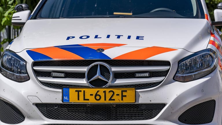 Niederländisches Polizeiauto: Acht Männer werden der Gruppenvergewaltigung beschuldigt. (Symbolbild)