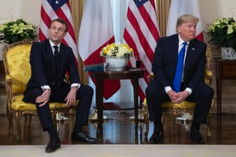 US-Präsident Donald Trump trifft den französischen Präsidenten Emmanuel Macron während des Nato-Gipfels in London.