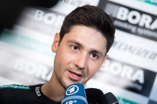 Will sich bei der Tour 2020 steigern: Emanuel Buchmann bei der Vorstellung des Radsportteams.