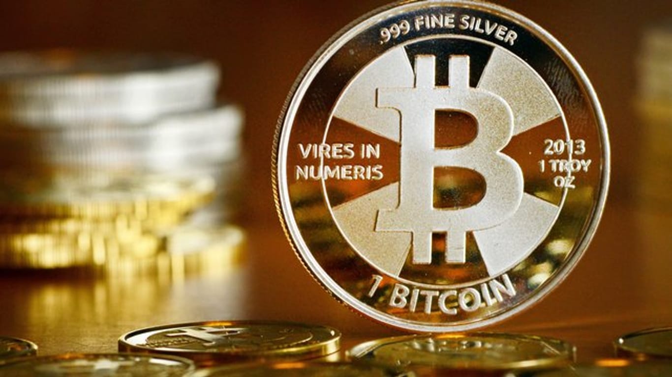 "Bitcoin-Münzen", fotografiert beim Münzhandel.