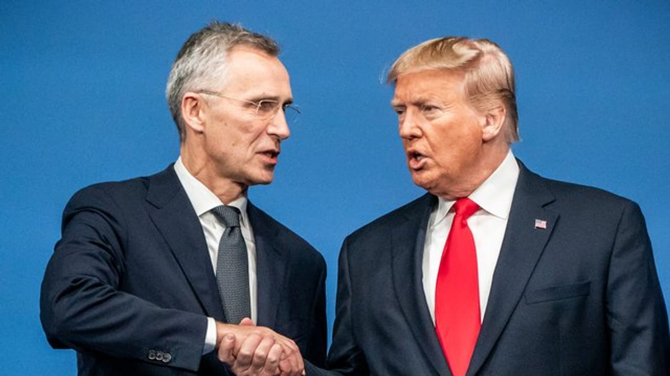 Nato-Generalsekretär Stoltenberg und US-Präsident Trump beim Gipfel in Großbritannien.