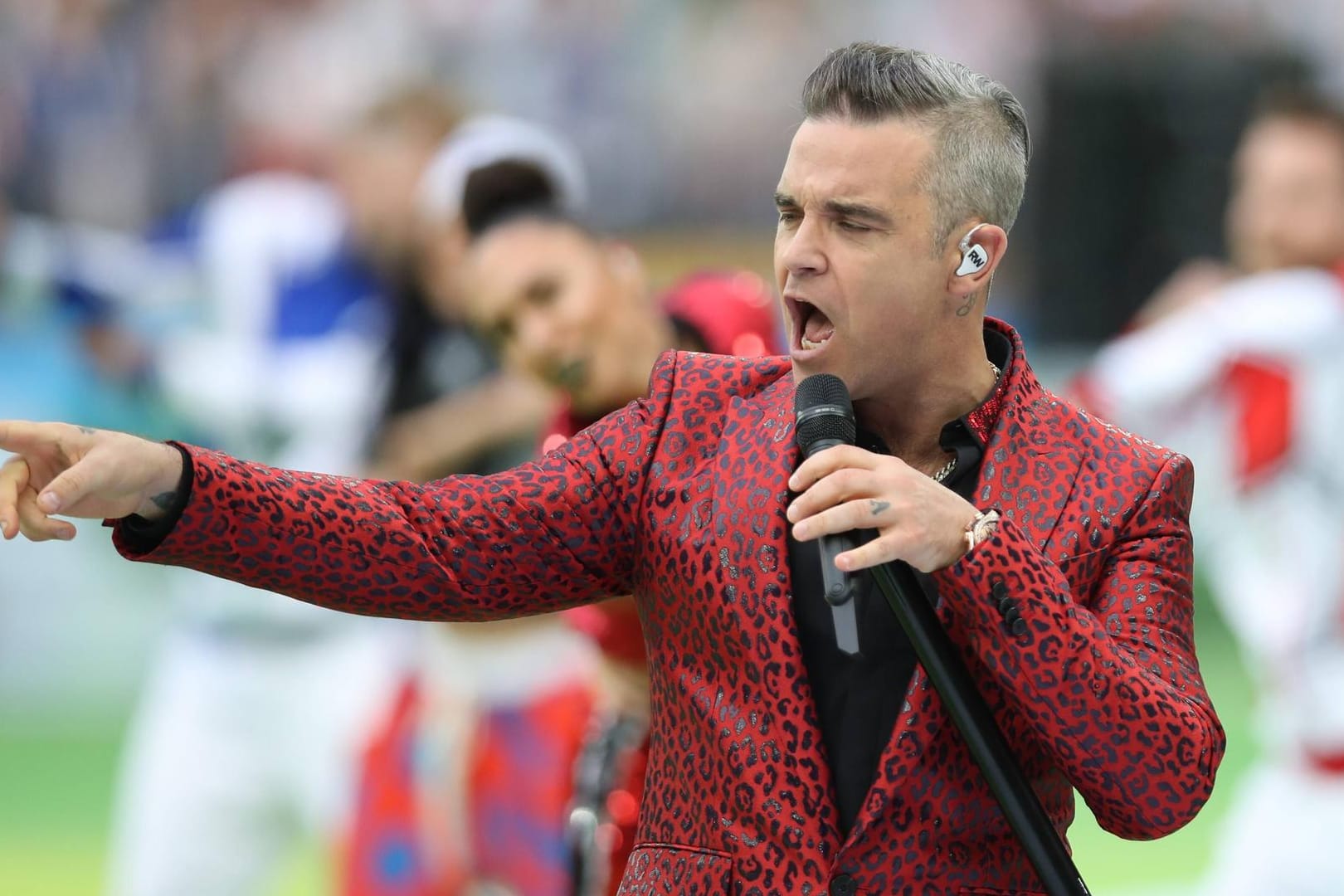 Robbie Wiiliams bei der Eröffnungsfeier zur Weltmeisterschaft 2018: Der Popstar schwärmt von der deutschen Nationalmannschaft.