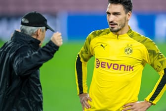Mats Hummels: Der BVB-Verteidiger im Gespräch mit Trainer Lucien Favre.