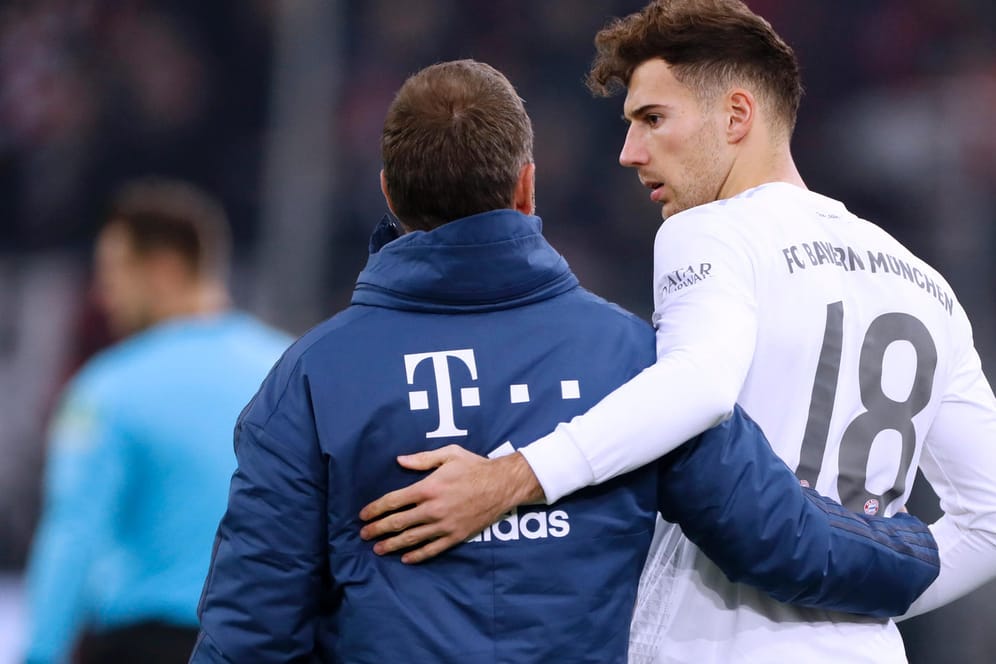 Leon Goretzka: Der Bayern-Spieler (re.) mit Trainer Hansi Flick.