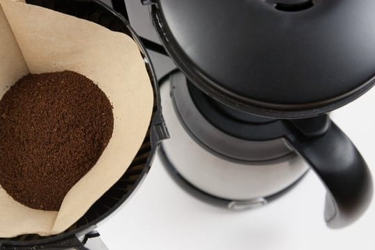 Damit das Kaffee-Aroma sich voll entfalten kann, sollte man die Maschine regelmäßig entkalken.