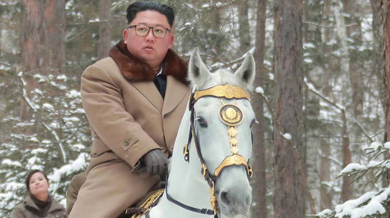 Der nordkoreanische Machthaber Kim Jong Un und seine Frau Ri Sol Ju zu Pferd auf dem Berg Paektu: Die höchste Erhebung des Landes gilt als Symbol der Herrscherfamilie.