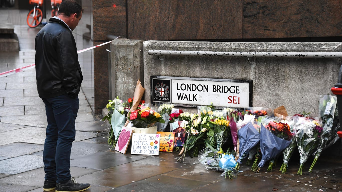 Trauer auf der London Bridge: Zwei Menschen starben bei dem Terroranschlag.