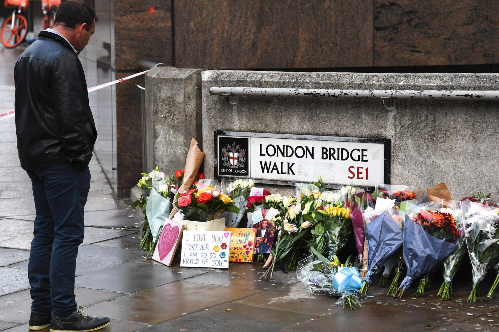 Trauer auf der London Bridge: Zwei Menschen starben bei dem Terroranschlag.