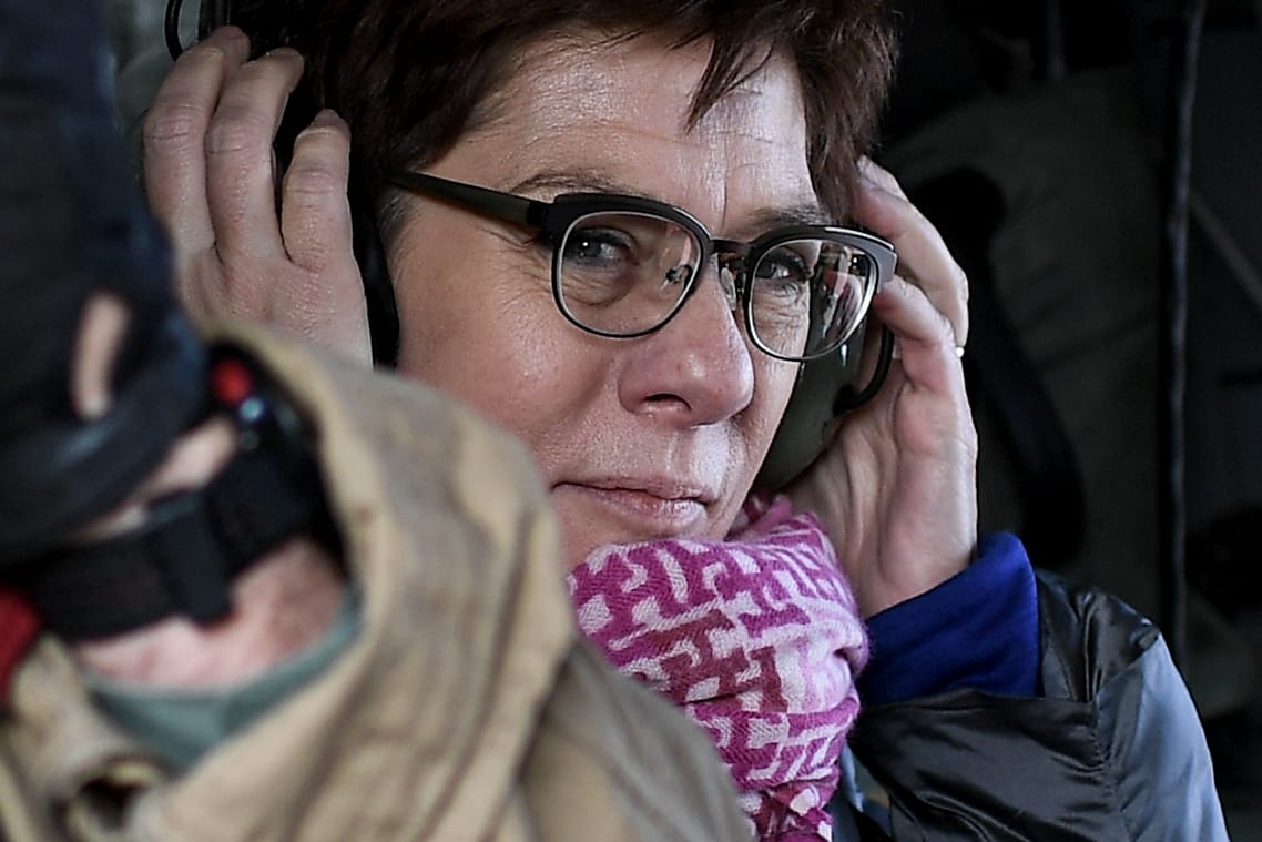 Annegret Kramp-Karrenbauer (CDU) beim Truppenbesuch Afghanistan: Die Verteidigungsministerin will deutsche Soldaten in Kriegsgebieten besser schützen.