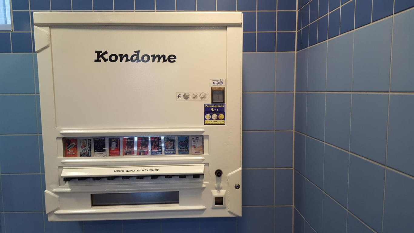 Ein Kondomautomat: Hängen in Schulen in Schleswig-Holstein demnächst auch Automaten? (Symbolbild)