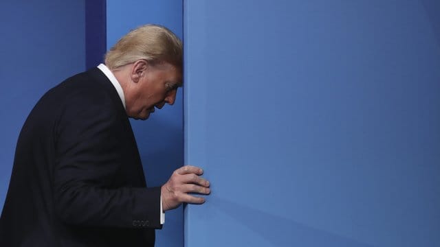 Die US-Demokraten beschuldigen Trump, seinen ukrainischen Amtskollegen unter Druck gesetzt zu haben. Die US-Demokraten beschuldigen Trump, seinen ukrainischen Amtskollegen unter Druck gesetzt zu haben.