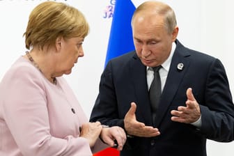 Angela Merkel im Gespräch mit Waldimir Putin: Der Mord an einem Georgier in Berlin sorgt für eine diplomatische Krise zwischen Deutschland und Russland.