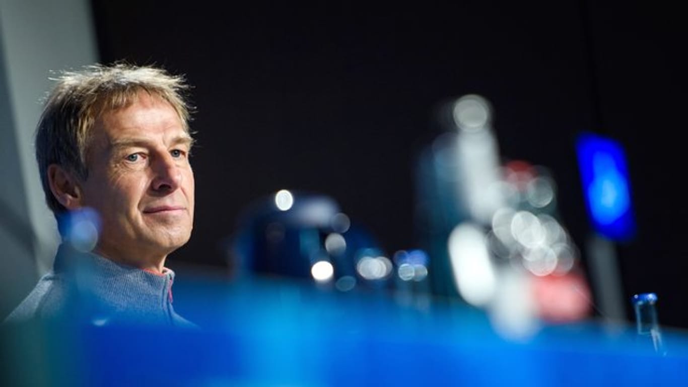 Lädt einen Youtuber ein, der sich bei Hertha eingeschmuggelt hatte: Trainer Jürgen Klinsmann .