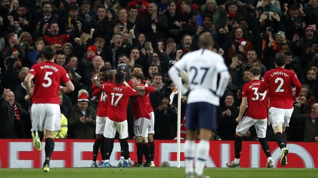 Die Spieler von Manchester United feiern das 1:0 im Spiel gegen Tottenham Hotspur. Die Spieler von Manchester United feiern das 1:0 im Spiel gegen Tottenham Hotspur.