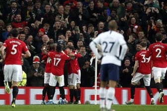 Die Spieler von Manchester United feiern das 1:0 im Spiel gegen Tottenham Hotspur.
