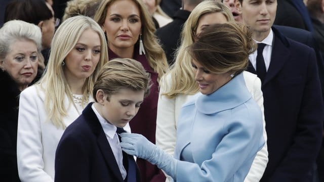 Melania Trump und Sohn Barron im Jahr 2017.
