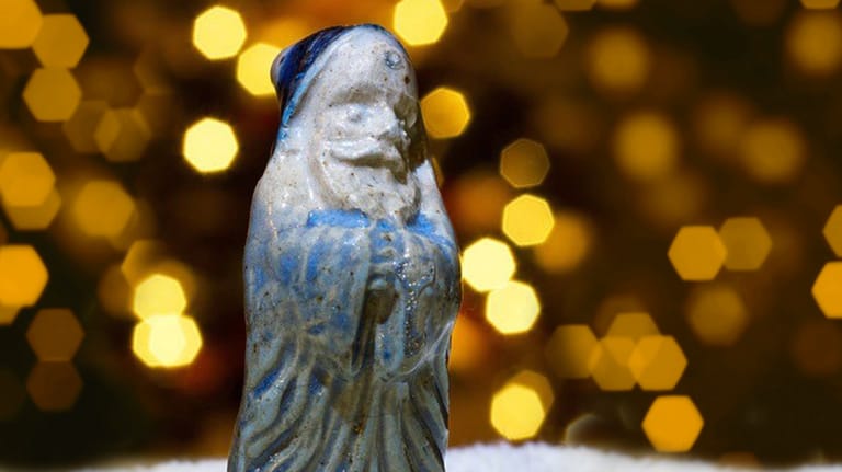 Blauer Weihnachtsmann: Die kleine Figur wurde bei Ausgrabungsarbeiten in Akron, Ohio entdeckt.