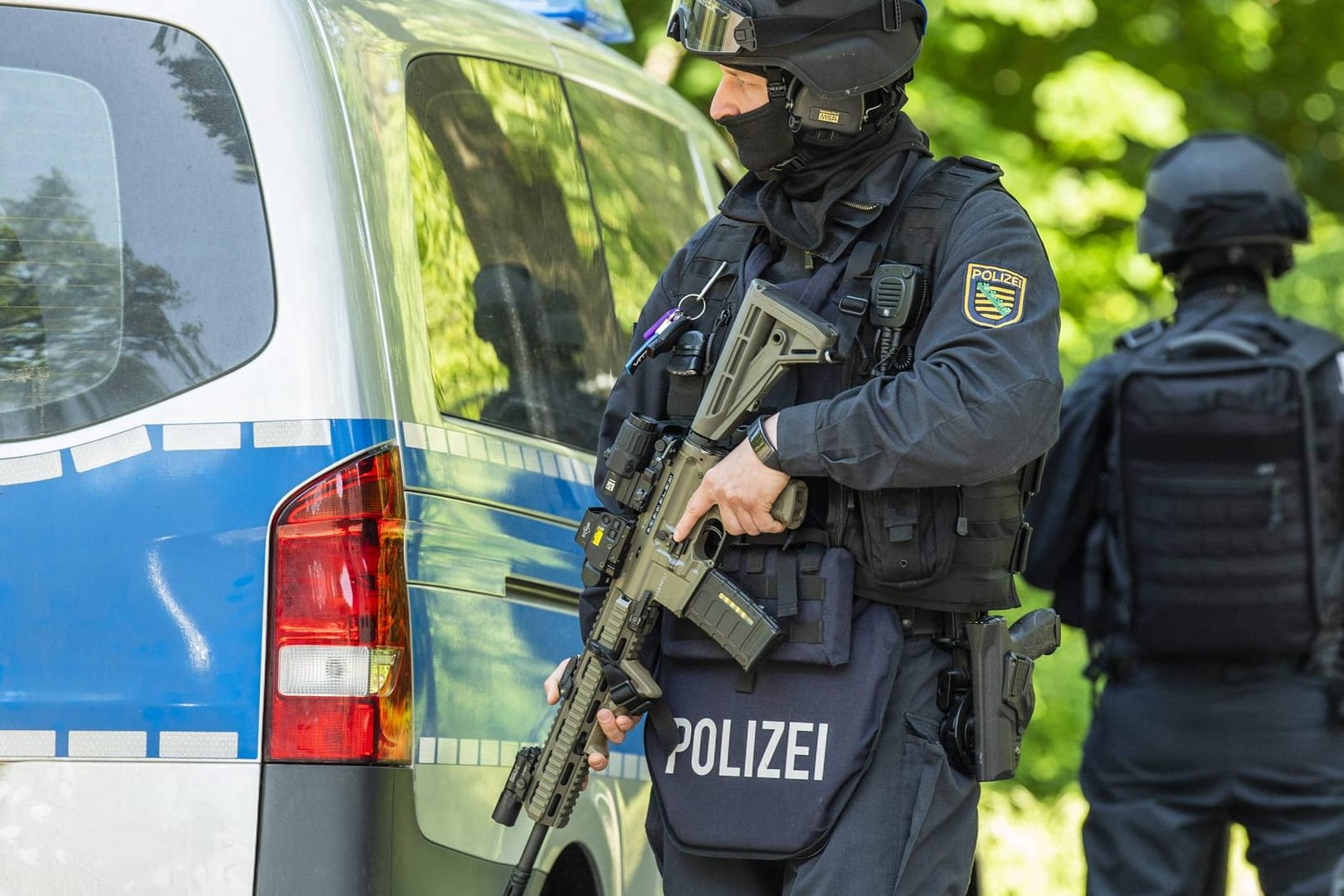 SEK-Beamte im Einsatz (Symbolbild): Wenn besonders große Gefahr besteht, werden die Spezialkräfte hinzugezogen.