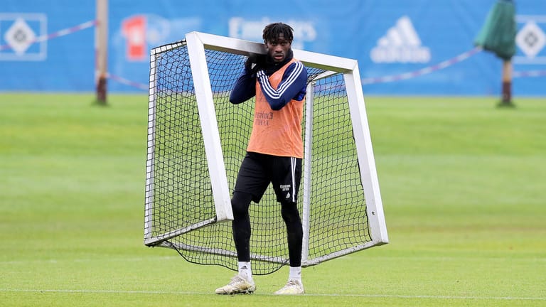 Bakery Jatta schleppt ein Tor: Der HSV-Profi will wieder punkten.