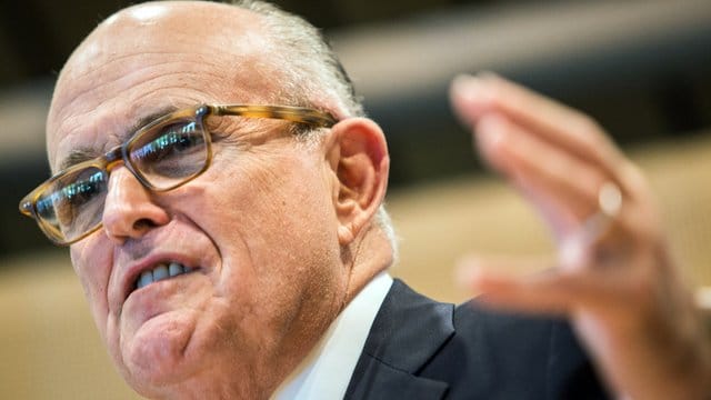 New Yorks ehemaliger Bürgermeister Rudy Giuliani ist Donald Trumps persönlicher Anwalt. New Yorks ehemaliger Bürgermeister Rudy Giuliani ist Donald Trumps persönlicher Anwalt.