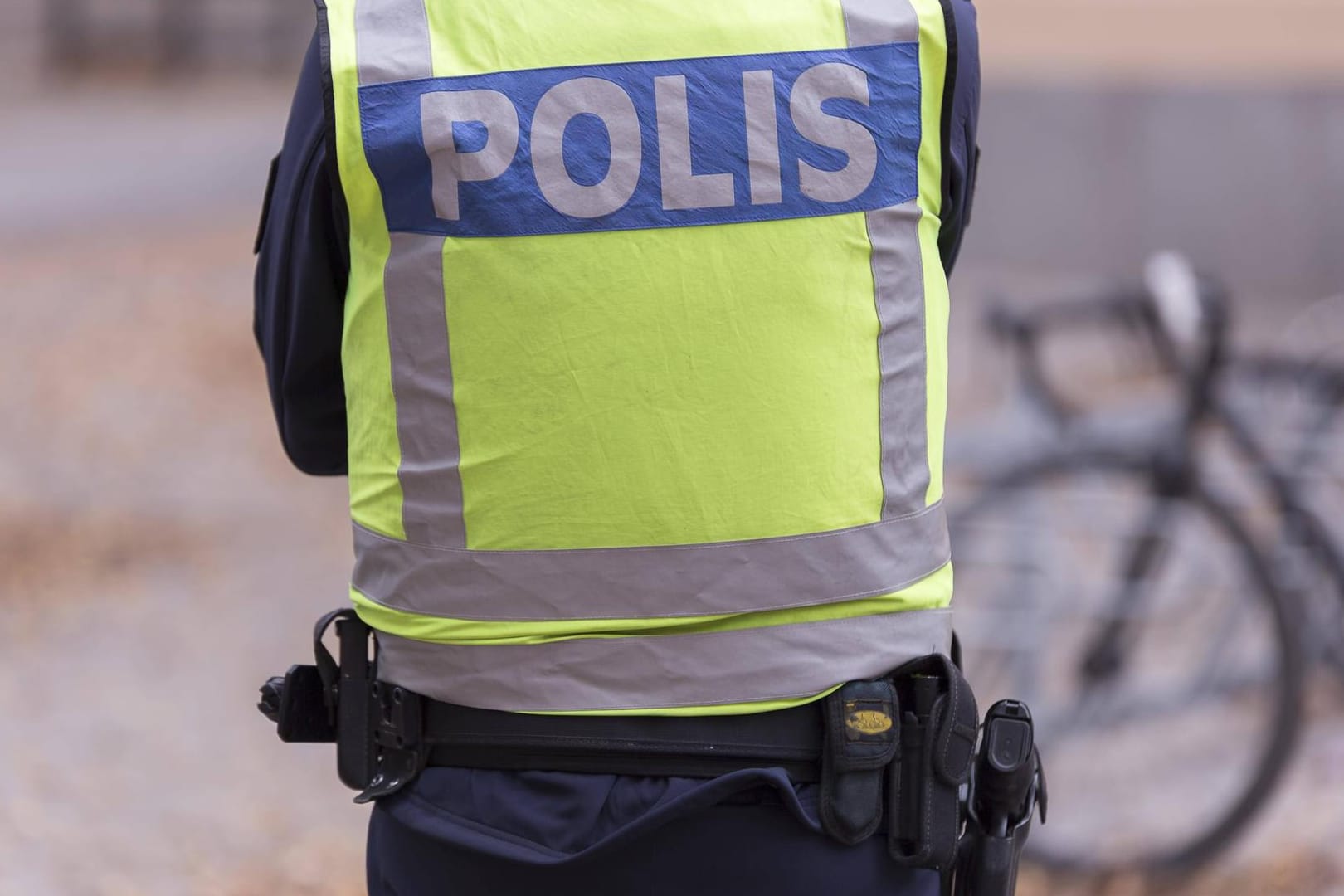 Ein Schwedischer Polizist im Einsatz (Symbolbild): Die Beamten haben Mordermittlungen aufgenommen.