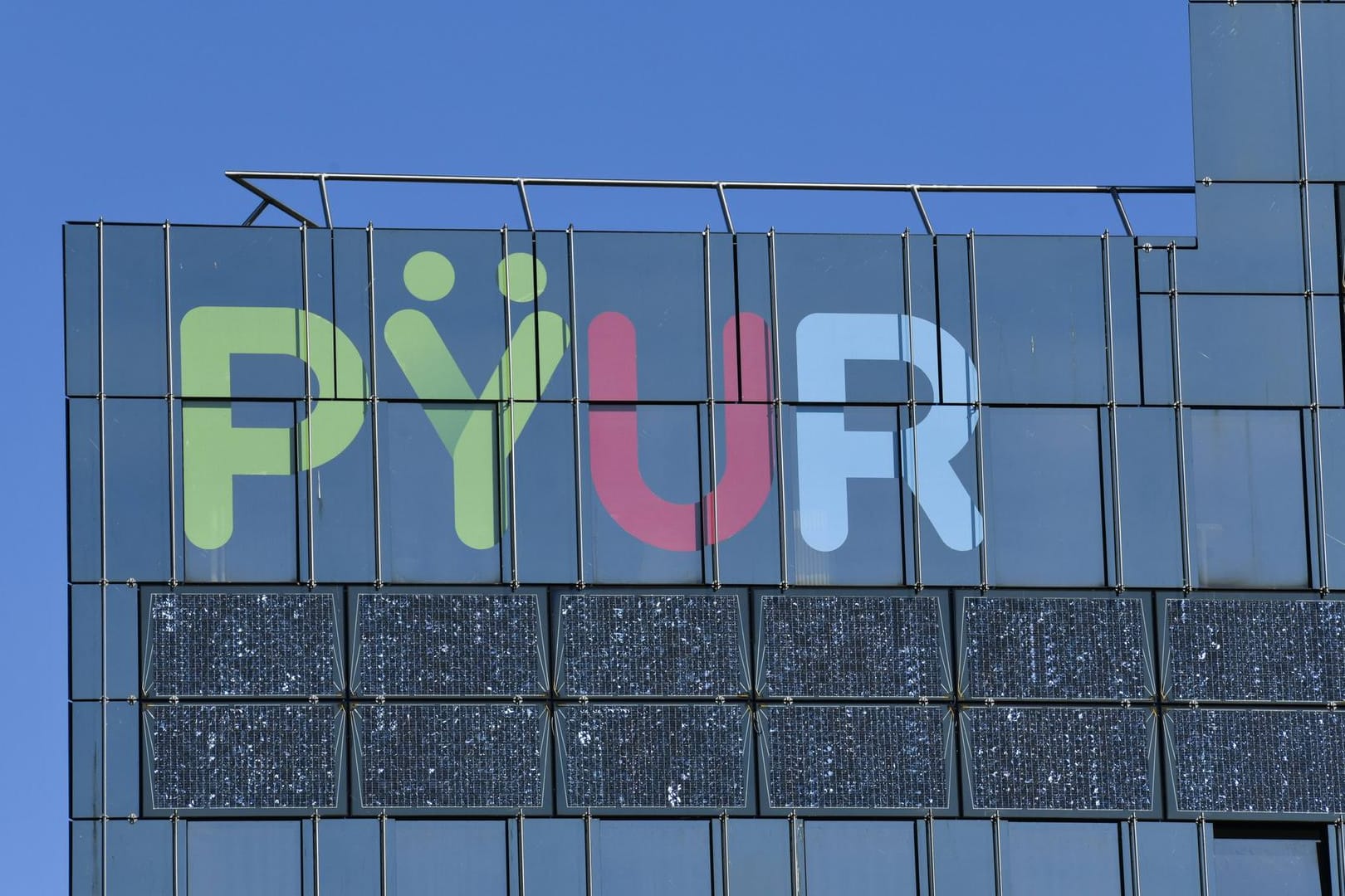 PŸUR-Bürozentrum in Berlin: Die Verbraucherzentrale Sachsen will das Unternehmen zusätzlich zum Gewinn des Prellbocks mit einer Abmahnung überraschen. PŸUR-Bürozentrum in Berlin: Die Verbraucherzentrale Sachsen will das Unternehmen zusätzlich zum Gewinn des Prellbocks mit einer Abmahnung überraschen.
