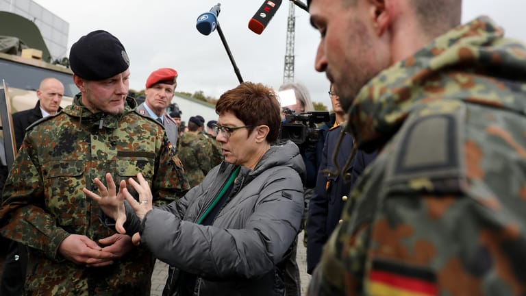 Ministerin Kramp-Karrenbauer besucht Bundeswehr: Die Waffensysteme der deutschen Armee sind nur bedingt einsatzbereit. (Symbolbild)