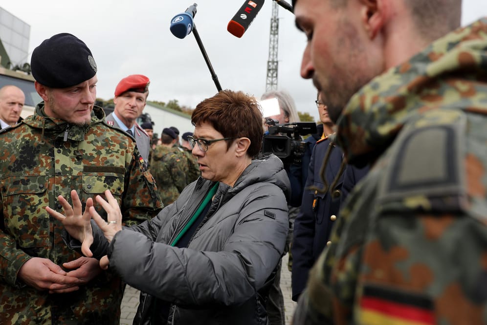Ministerin Kramp-Karrenbauer besucht Bundeswehr: Die Waffensysteme der deutschen Armee sind nur bedingt einsatzbereit. (Symbolbild)