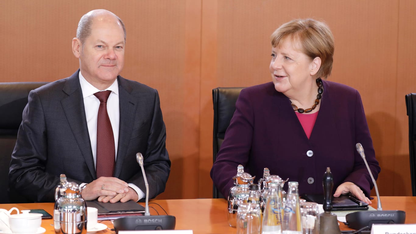 Olaf Scholz und Angela Merkel: Die Deutschen wollen die Groko behalten.