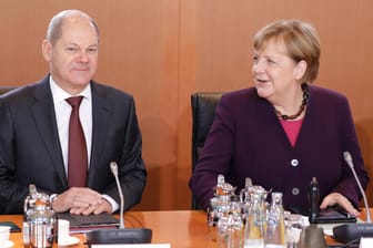 Olaf Scholz und Angela Merkel: Die Deutschen wollen die Groko behalten.