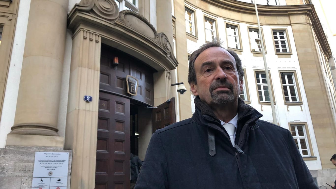 Rechtsanwalt Ulrich Warncke: Er will am Landgericht Frankfurt für ein Verbrechensopfer 100.000 Euro Schmerzensgeld einklagen, weil eine Richterin den psychisch kranken Täter gegen Empfehlung der Ärzte in Freiheit entließ.