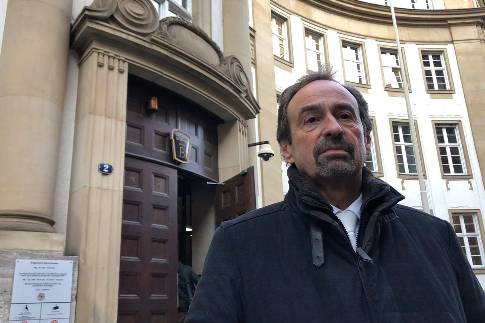 Rechtsanwalt Ulrich Warncke: Er will am Landgericht Frankfurt für ein Verbrechensopfer 100.000 Euro Schmerzensgeld einklagen, weil eine Richterin den psychisch kranken Täter gegen Empfehlung der Ärzte in Freiheit entließ.