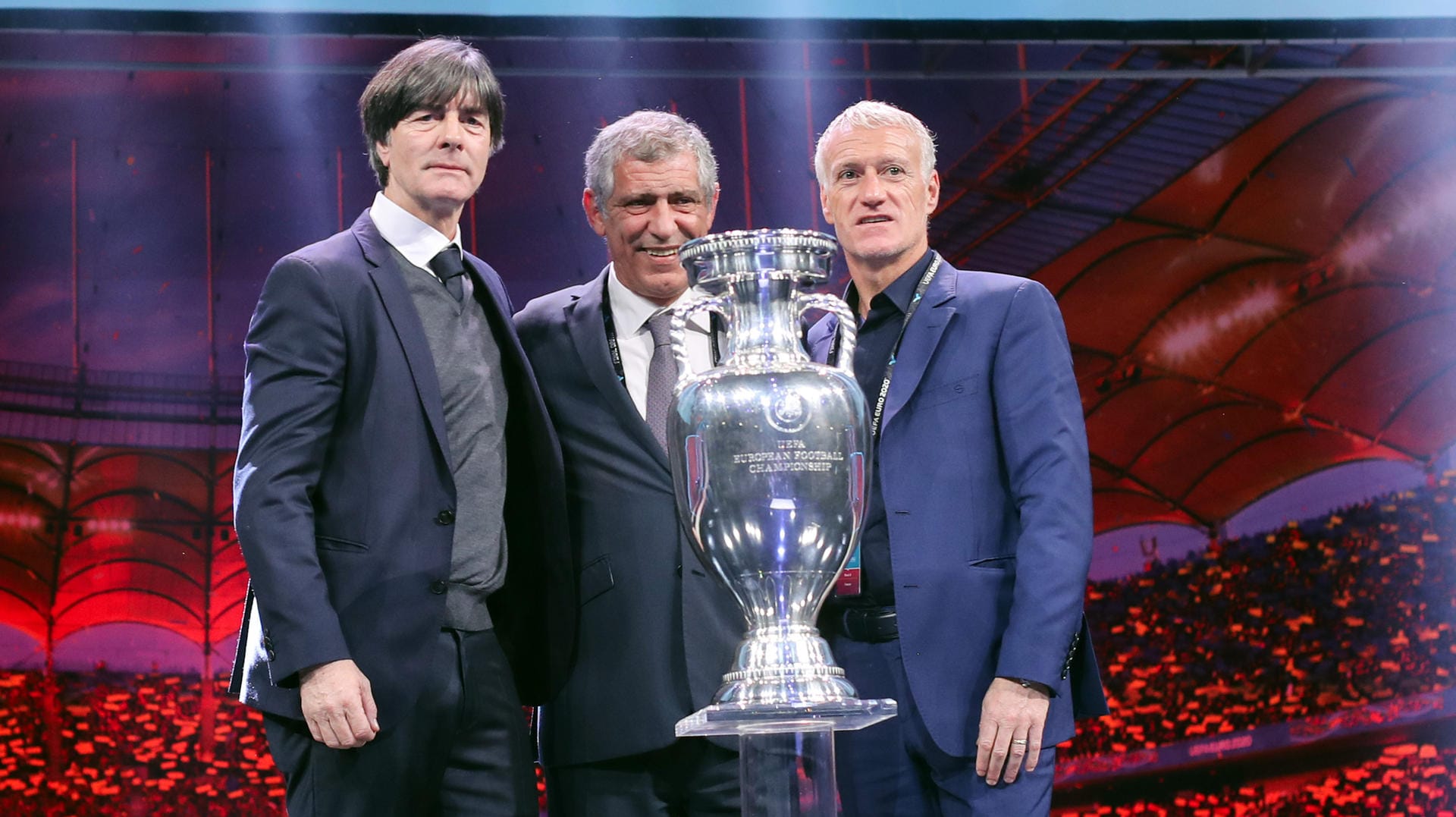 Bundestrainer Joachim Löw (li.) und seine Kollegen Fernando Santos (Portugal) und Didier Deschamps (Frankreich) bei der Auslosung der EM-Gruppen.