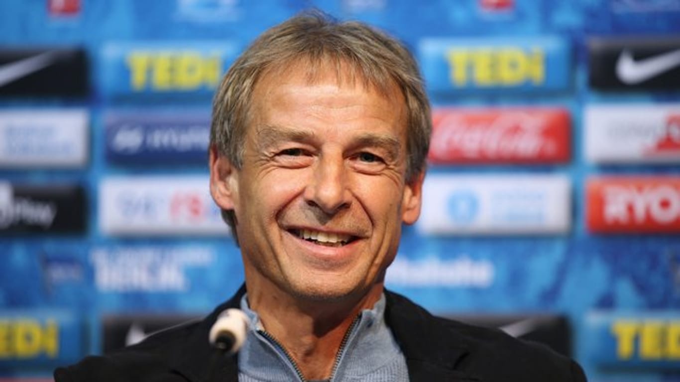 Machte schon privat mit Eintracht-Coach Adi Hütter Bekanntschaft: Hertha-Trainer Jürgen Klinsmann.