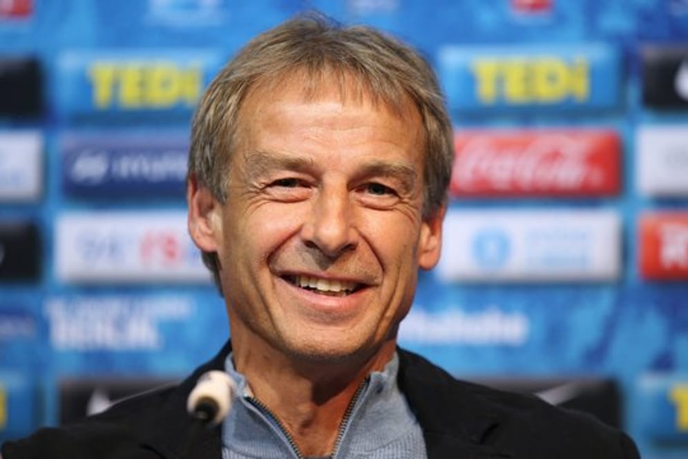 Machte schon privat mit Eintracht-Coach Adi Hütter Bekanntschaft: Hertha-Trainer Jürgen Klinsmann.