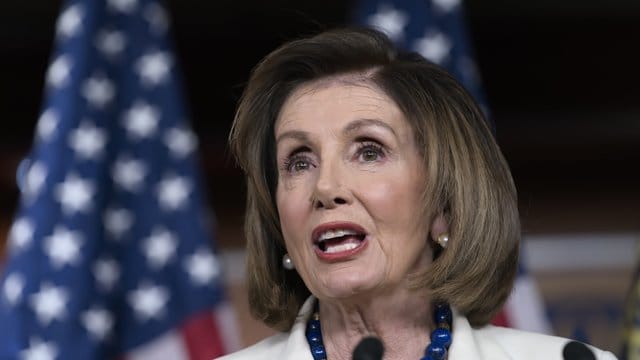 Nancy Pelosi, Demokratin und Vorsitzende des US-Abgeordnetenhauses, spricht im Kapitol vor Journalisten. Nancy Pelosi, Demokratin und Vorsitzende des US-Abgeordnetenhauses, spricht im Kapitol vor Journalisten.
