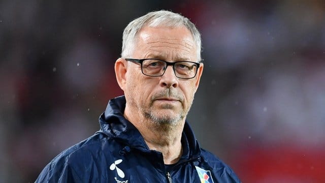 Bleibt Trainer der norwegischen Fußball-Nationalmannschaft: Lars Lagerbäck. Bleibt Trainer der norwegischen Fußball-Nationalmannschaft: Lars Lagerbäck.